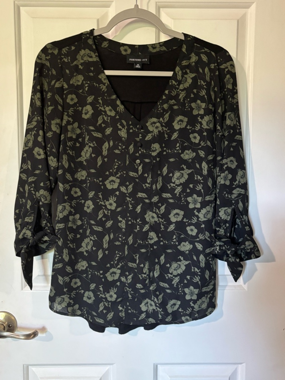 EUC Fortune & Ivy Black Floral V-Neck Blouse. Sheer lined front, black back. XS.